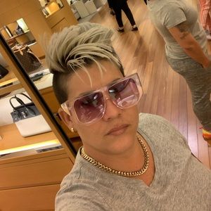 Meet your Posher, Alba